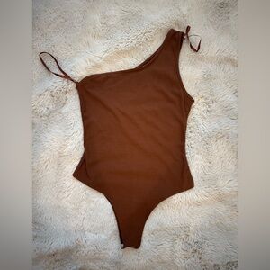Brown ribbed One-Shoulder Bodysuit